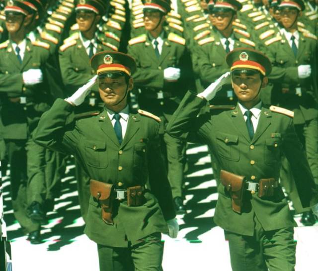 揭秘中國(guó)歷史上的經(jīng)典軍服，74式軍服，揭秘中國(guó)歷史上的經(jīng)典軍服，探索74式軍服的發(fā)展歷程