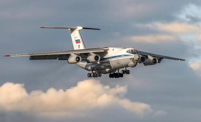 世界十大重型運(yùn)輸機(jī)，引領(lǐng)航空物流新時(shí)代的巨翼巨獸，引領(lǐng)航空物流新時(shí)代的巨翼巨獸，世界十大重型運(yùn)輸機(jī)盤(pán)點(diǎn)