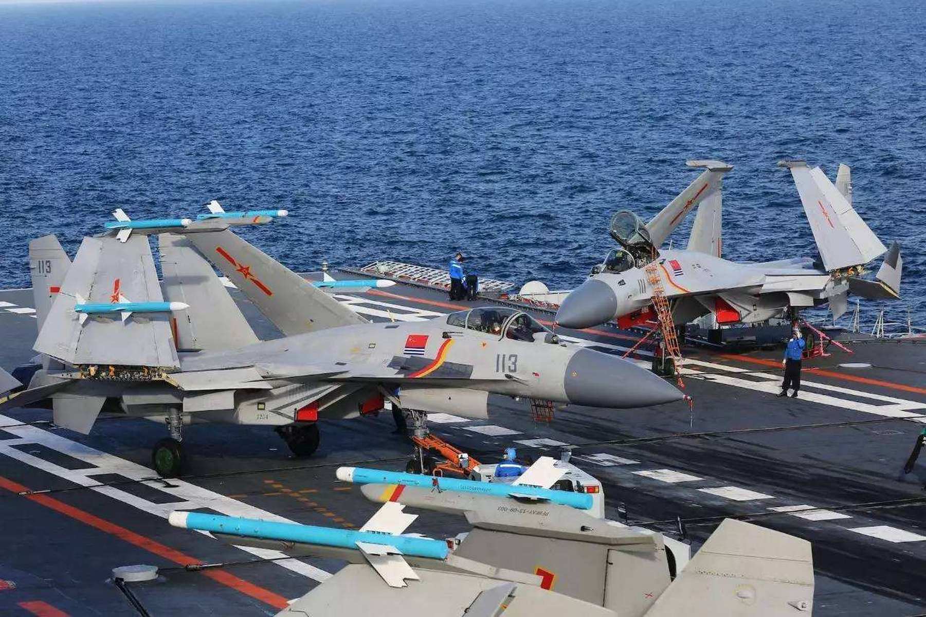 高清殲-15艦載機(jī)圖片展示,，高清殲-15艦載機(jī)圖片大全展示