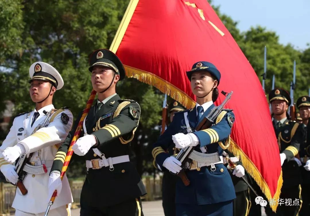 儀仗兵與普通兵的區(qū)別，職責,、訓練與角色的差異分析,，儀仗兵與普通兵，職責、訓練與角色差異解析