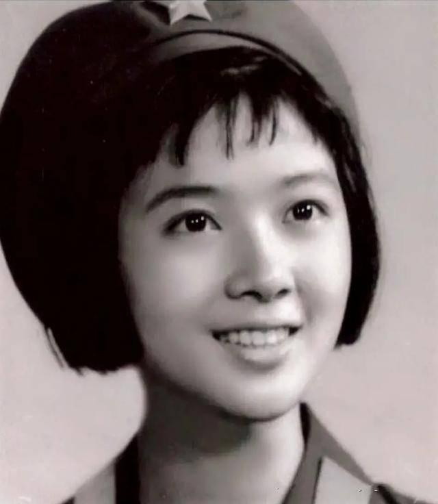 香港80年代美女明星，璀璨星辰閃耀時(shí)代的光輝，香港80年代美女明星，璀璨星辰映時(shí)代光輝