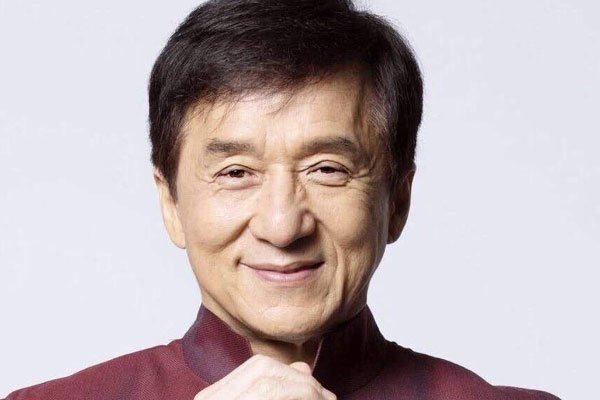 揭秘成龍的原名，探尋背后的故事