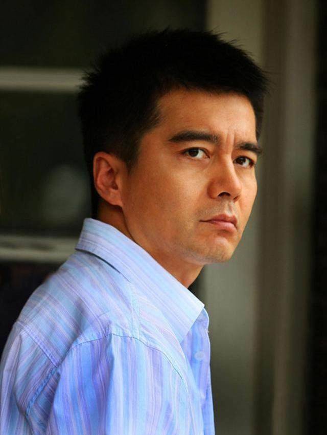 男演員許亞軍的個(gè)人資料，許亞軍個(gè)人資料簡介