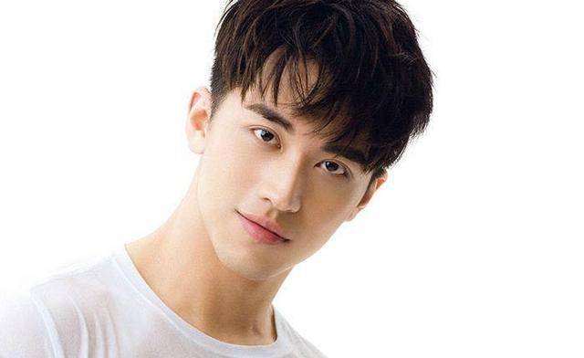 90后男明星名字大全——熠熠生輝的娛樂圈新星，90后男明星璀璨群星，娛樂圈新星名字大全