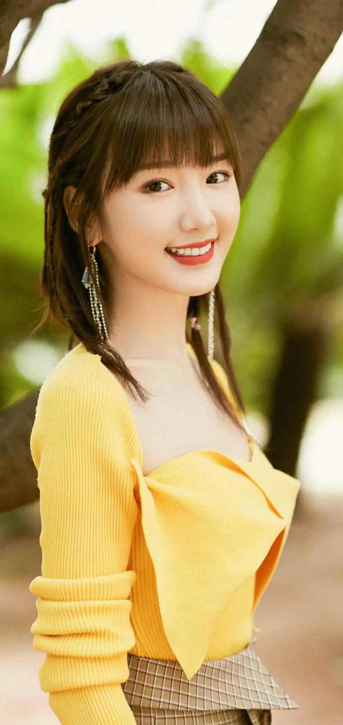 毛曉彤個人簡歷——一位備受矚目的演藝新星，毛曉彤，備受矚目的演藝新星之路的個人簡歷