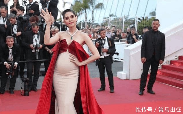 韓國(guó)女明星走紅地毯，星光璀璨的瞬間與背后故事，韓國(guó)女星星光璀璨背后，地毯上的瞬間與故事