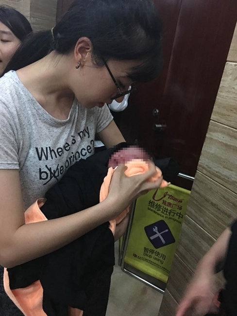 白姐王中王六肖選一，揭秘背后的秘密與策略，揭秘白姐王中王六肖選一背后的策略與秘密